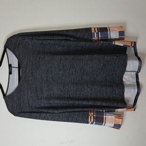 Fisoul Long Sleeve lightweight High Low sweater buttons at back Size: Large